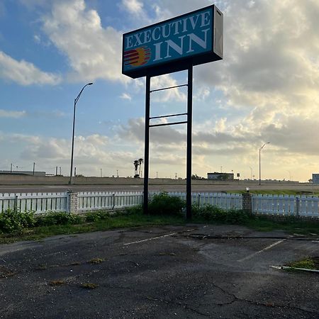 Executive Inn Robstown Esterno foto