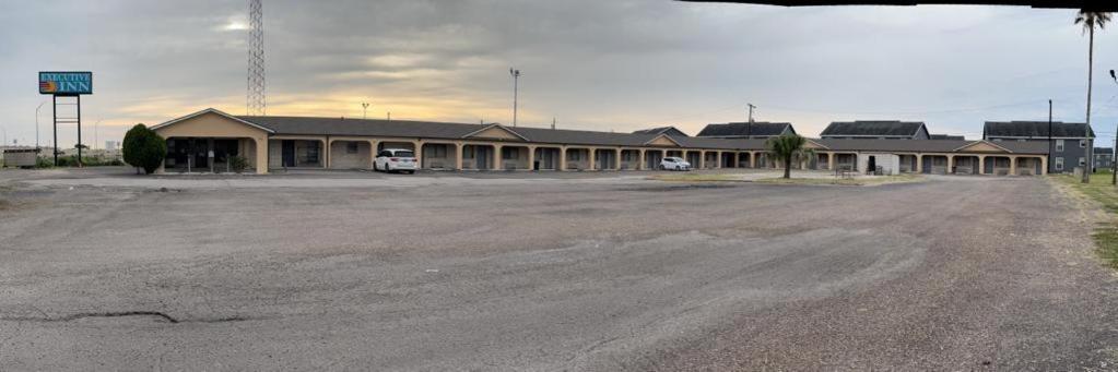 Executive Inn Robstown Esterno foto