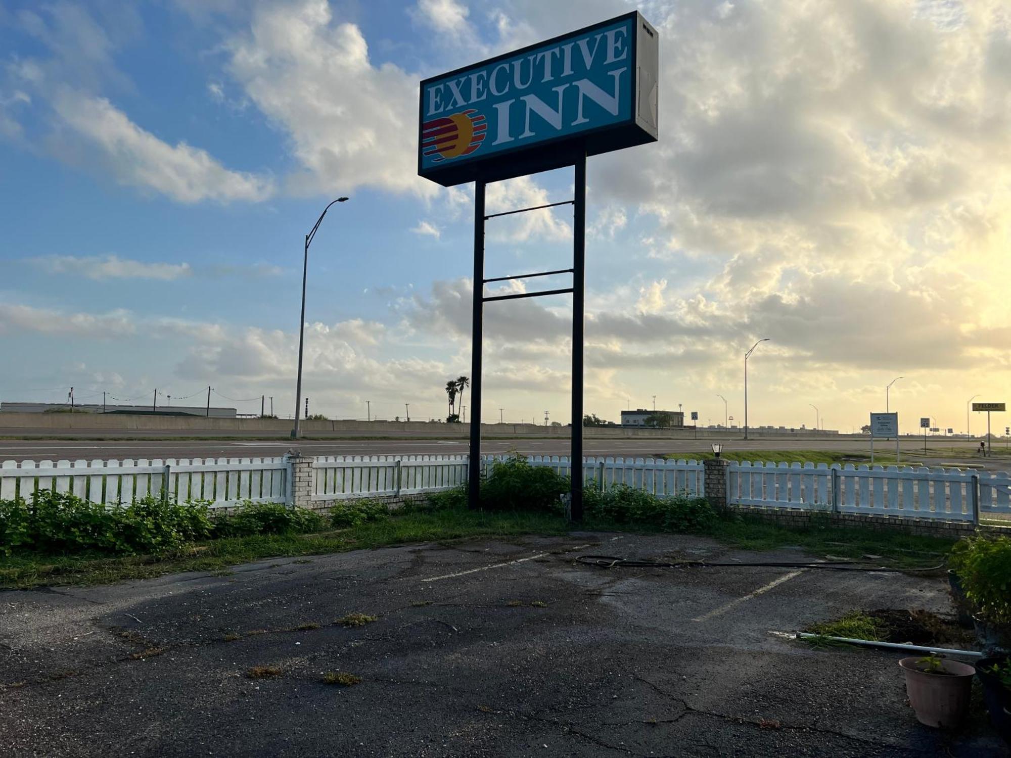 Executive Inn Robstown Esterno foto